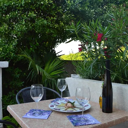 Comfortable Marijana Apartamento Preko