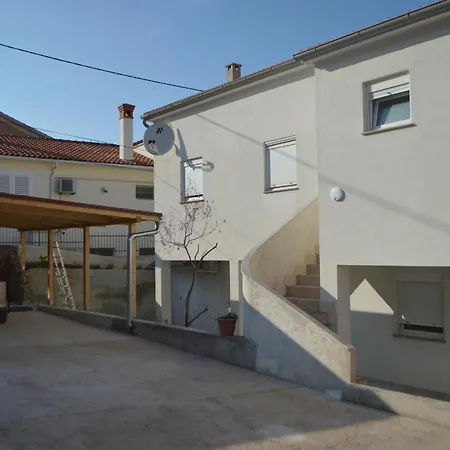 Comfortable Marijana