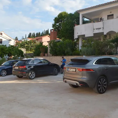 Comfortable Marijana Apartment Preko