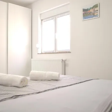 Comfortable Marijana Preko