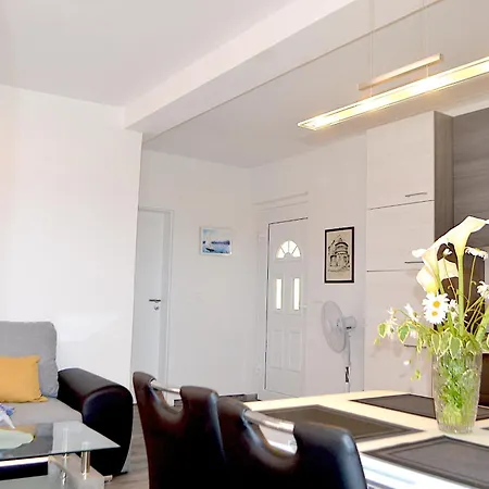 Comfortable Marijana Apartmán