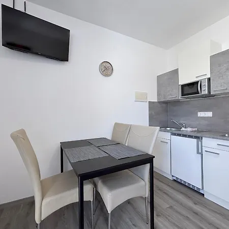 Comfortable Marijana