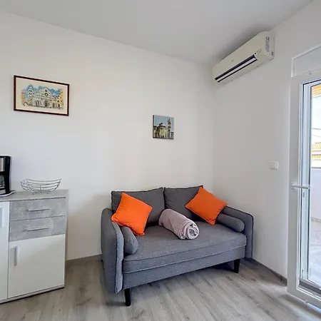 Comfortable Marijana