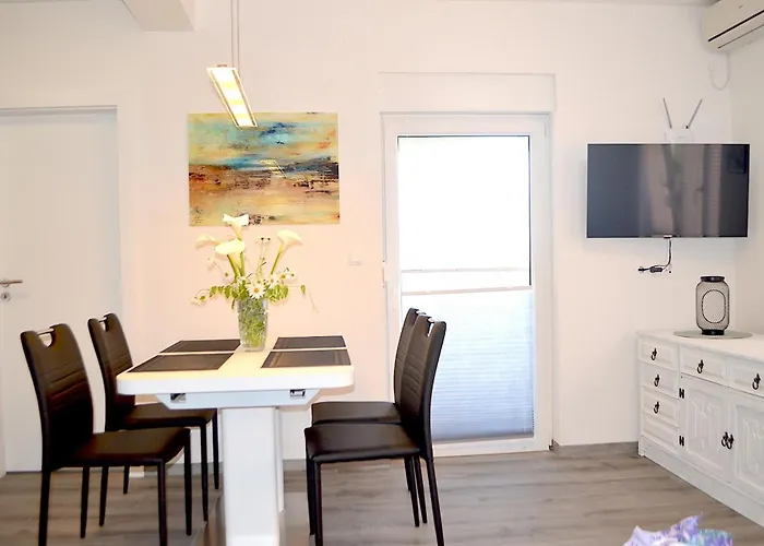 Comfortable Marijana