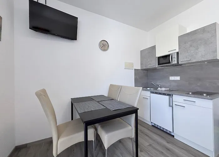 Comfortable Marijana