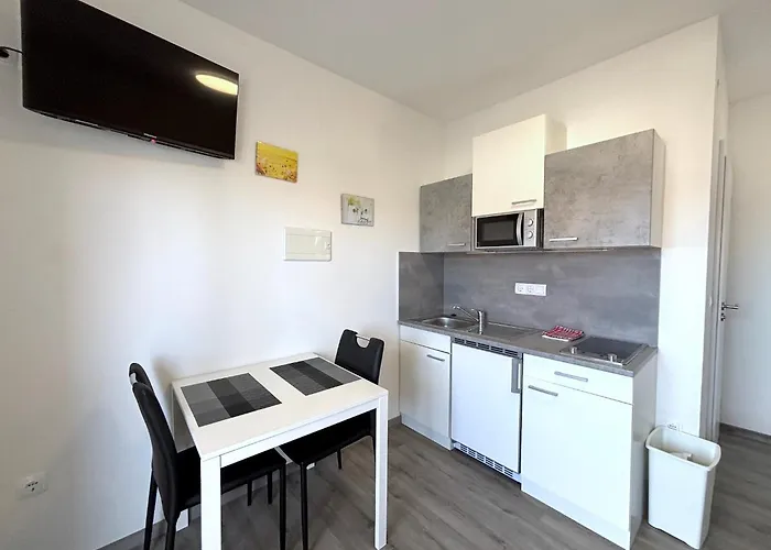 Comfortable Marijana